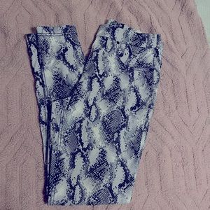 No Boundaries Snake Print Pants Women’s Size 11-13